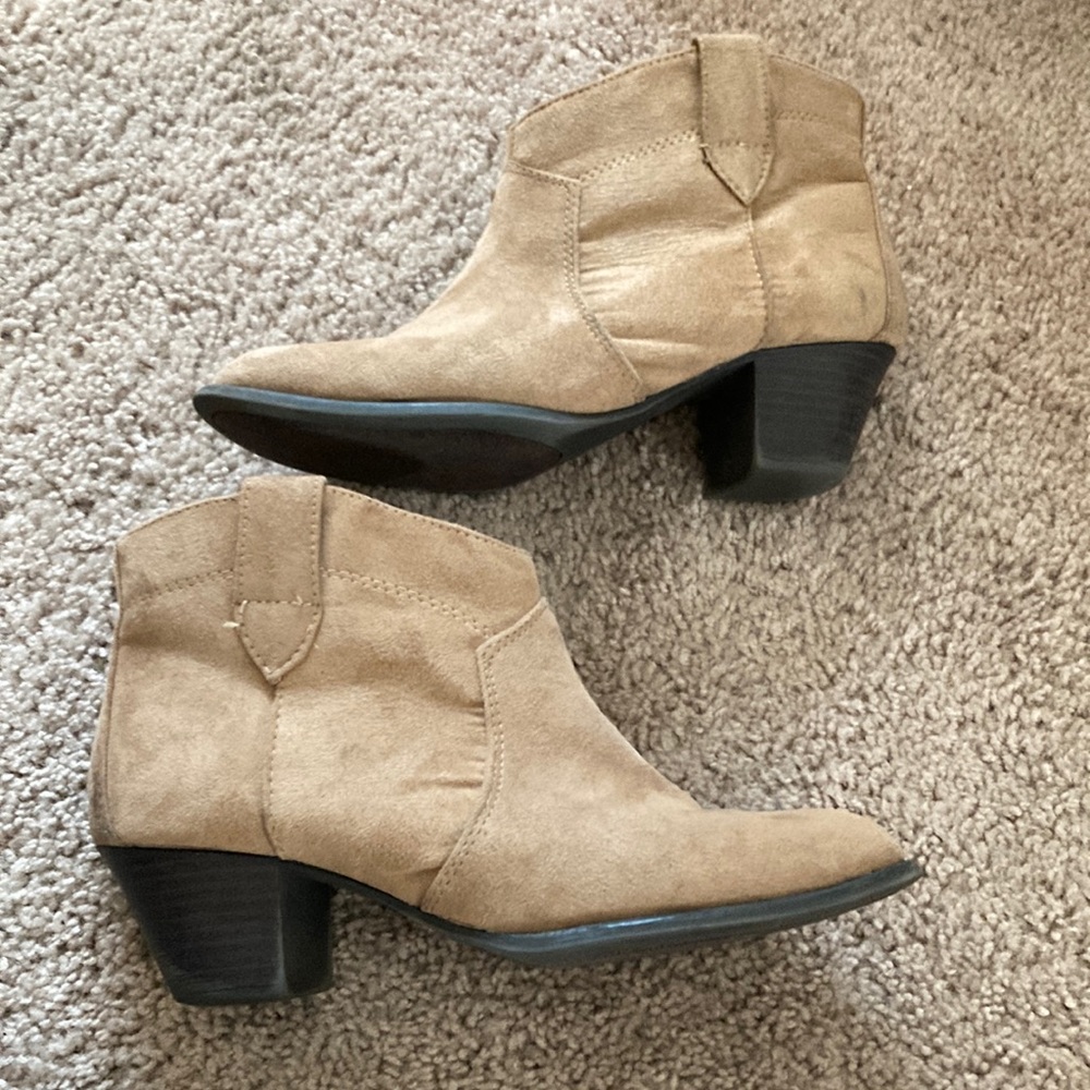 ❤️3/$10❤️ Tan Booties